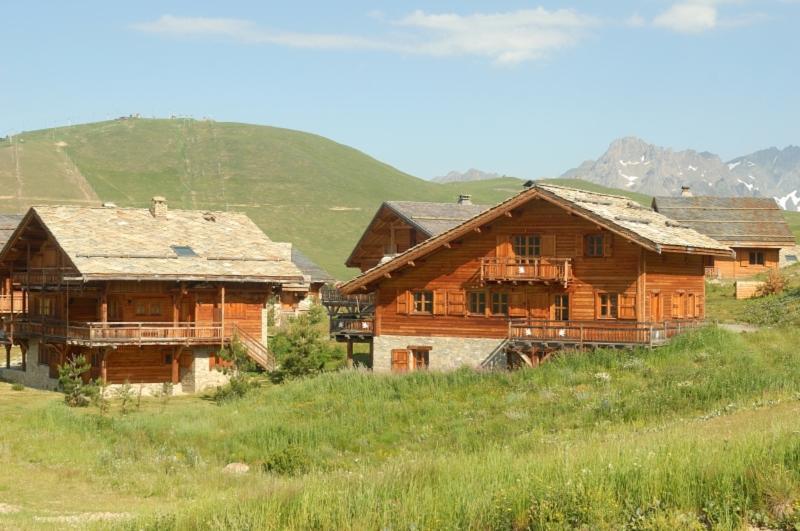 Madame Vacances Les Chalets De L'Altiport Alpe d'Huez Exteriér fotografie